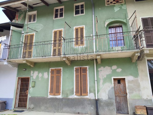 casa semindipendente in vendita a Valdilana