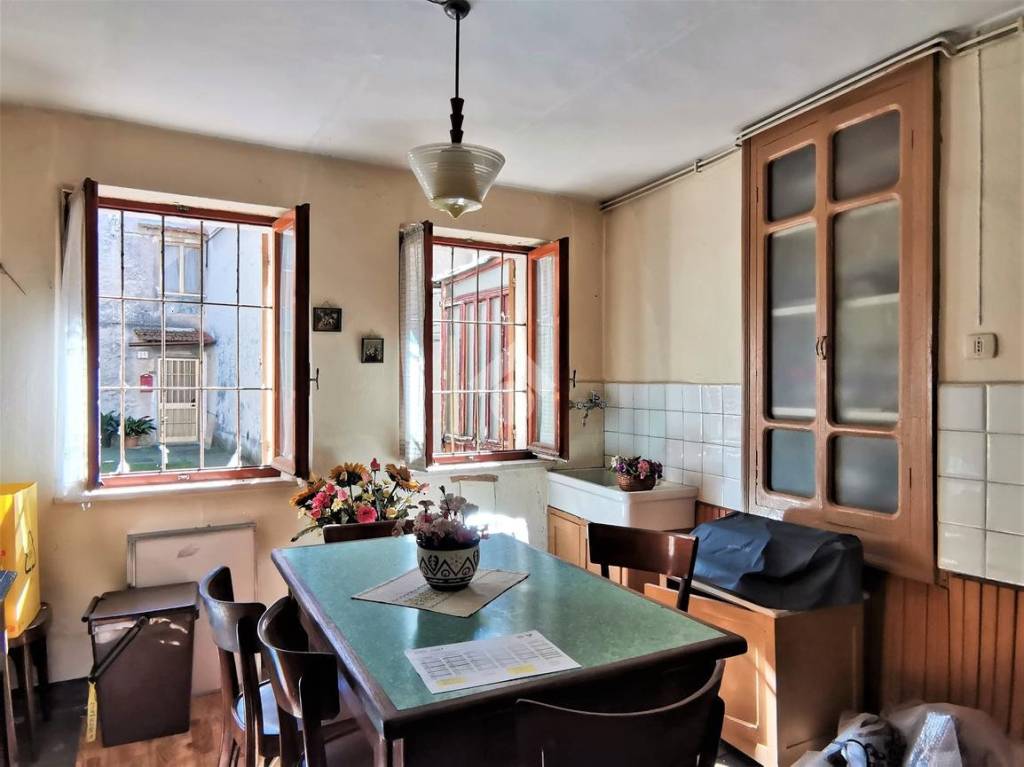 casa indipendente in vendita a Valdilana in zona Trivero