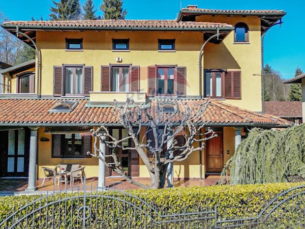 casa indipendente in vendita a Valdilana in zona Ponzone