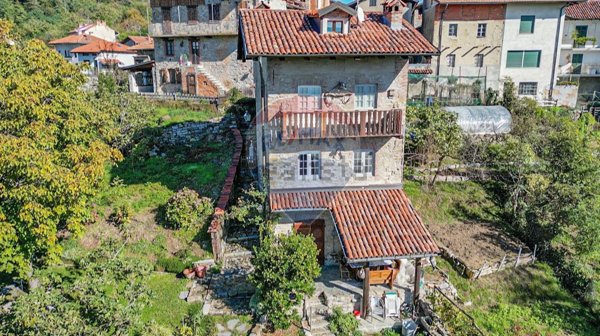 casa indipendente in vendita a Valdilana in zona Crocemosso