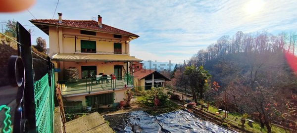 casa indipendente in vendita a Valdilana in zona Oro
