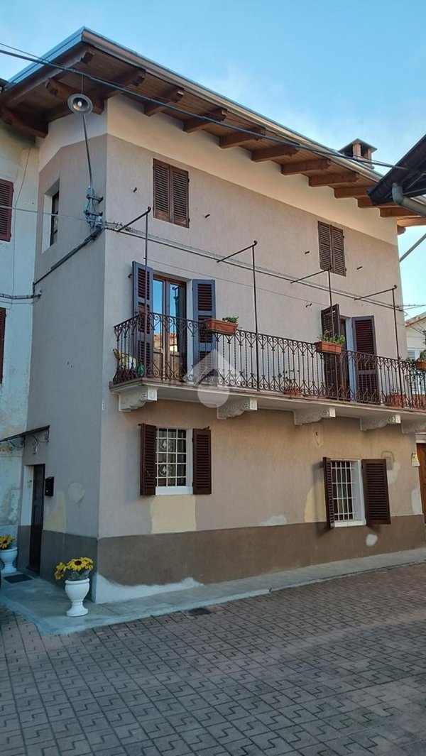 casa semindipendente in vendita a Valdilana in zona Ponzone