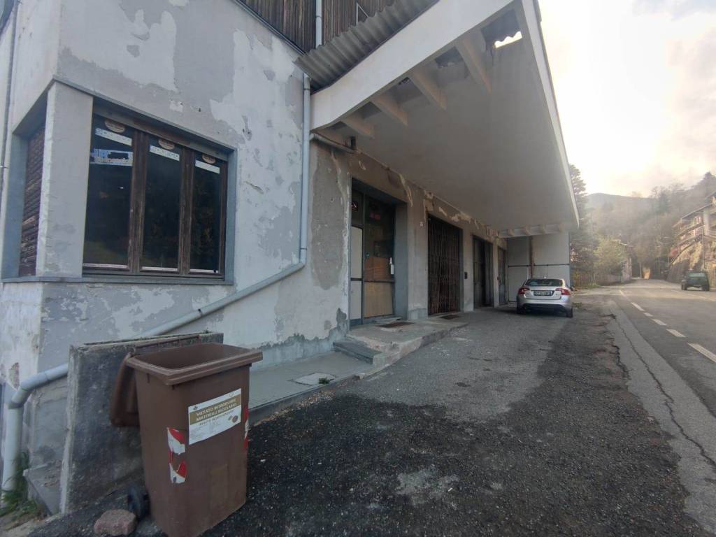 locale commerciale in vendita a Valdilana in zona Valle Mosso