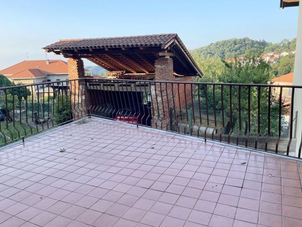 casa indipendente in vendita a Valdilana