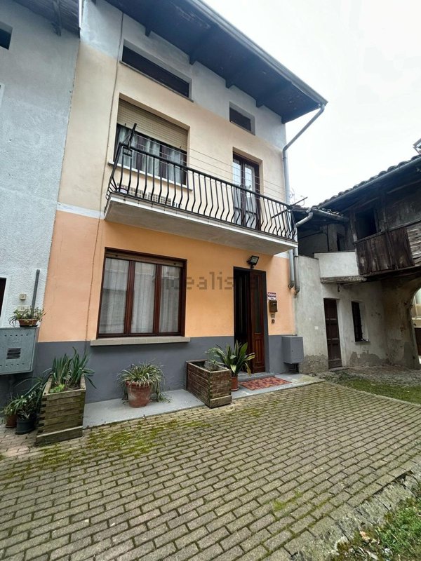 casa indipendente in vendita a Valdilana