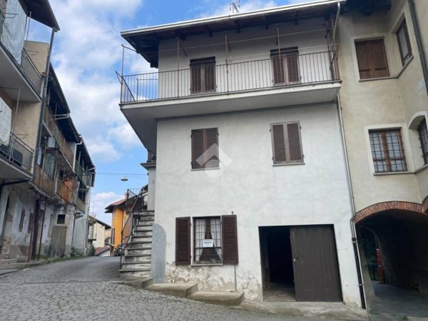 pentavano in vendita a Valdilana in zona Ponzone