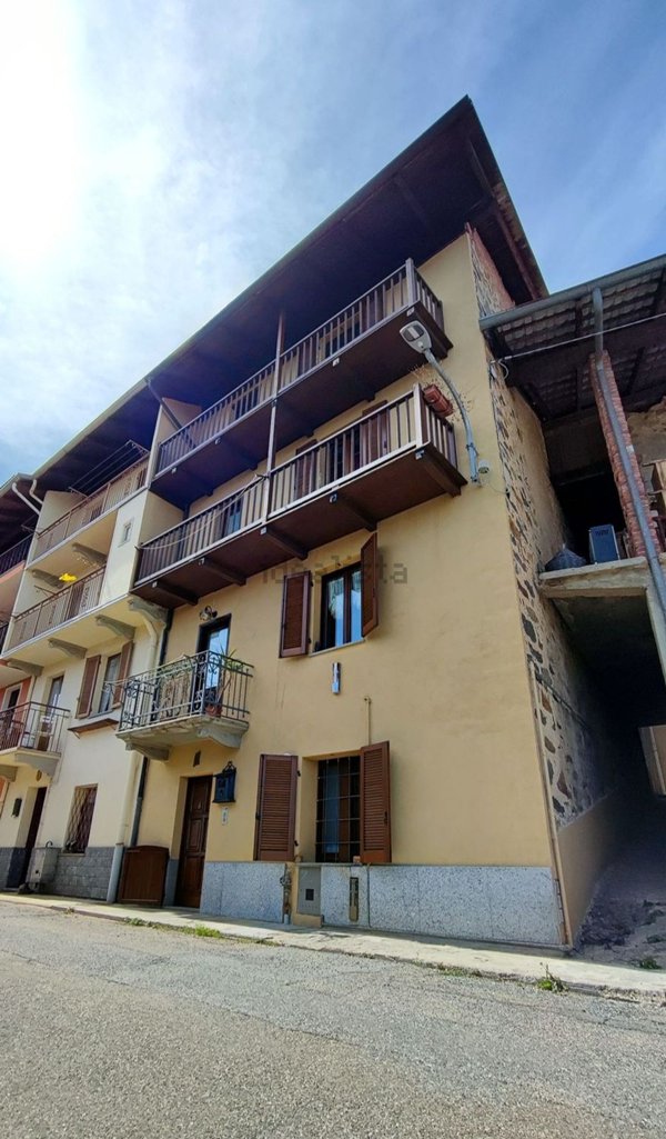 casa indipendente in vendita a Valdilana in zona Barbato