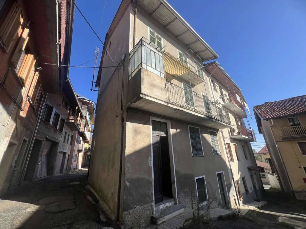 casa indipendente in vendita a Valdilana in zona Ponzone