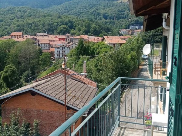 casa indipendente in vendita a Valdilana in zona Trivero