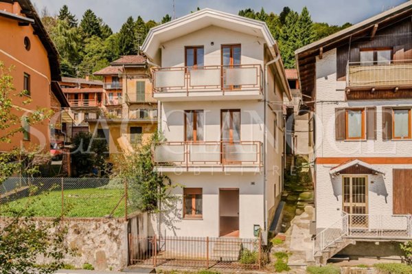 casa indipendente in vendita a Valdilana in zona Ferrero