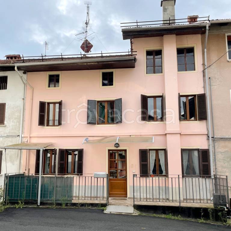 casa indipendente in vendita a Valdilana in zona Vico