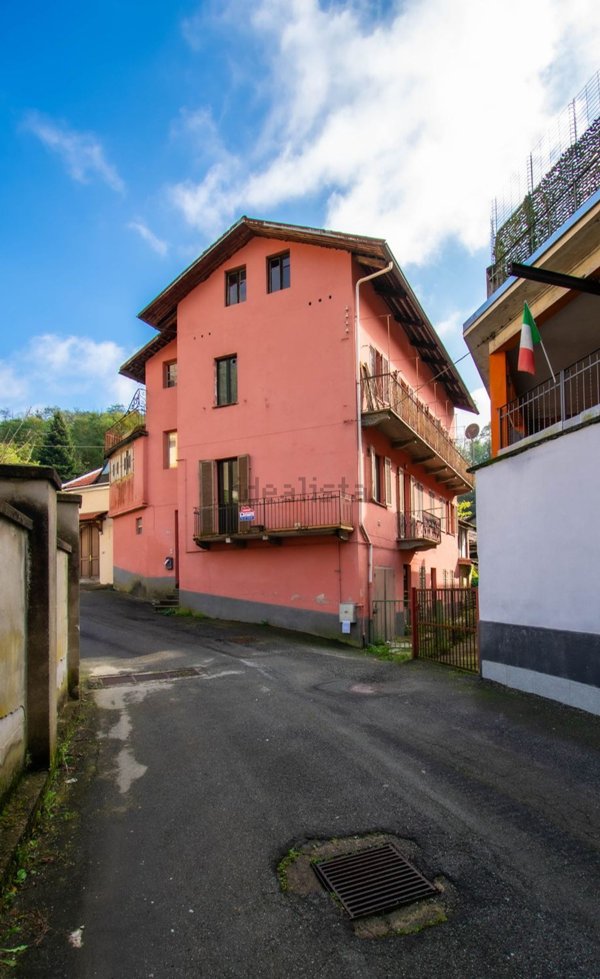casa semindipendente in vendita a Valdilana in zona Valle Mosso