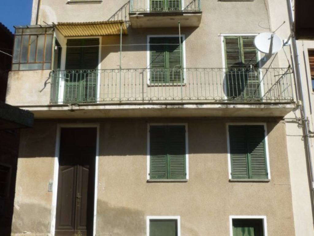 casa indipendente in vendita a Valdilana in zona Trivero
