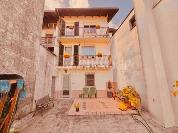 casa indipendente in vendita a Valdilana in zona Trivero
