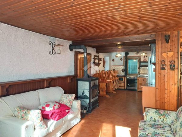 casa indipendente in vendita a Valdilana