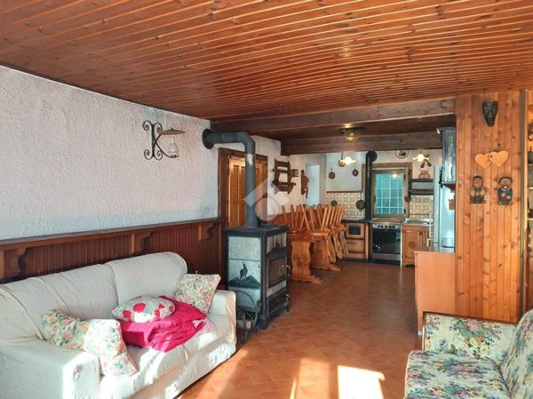 casa indipendente in vendita a Valdilana