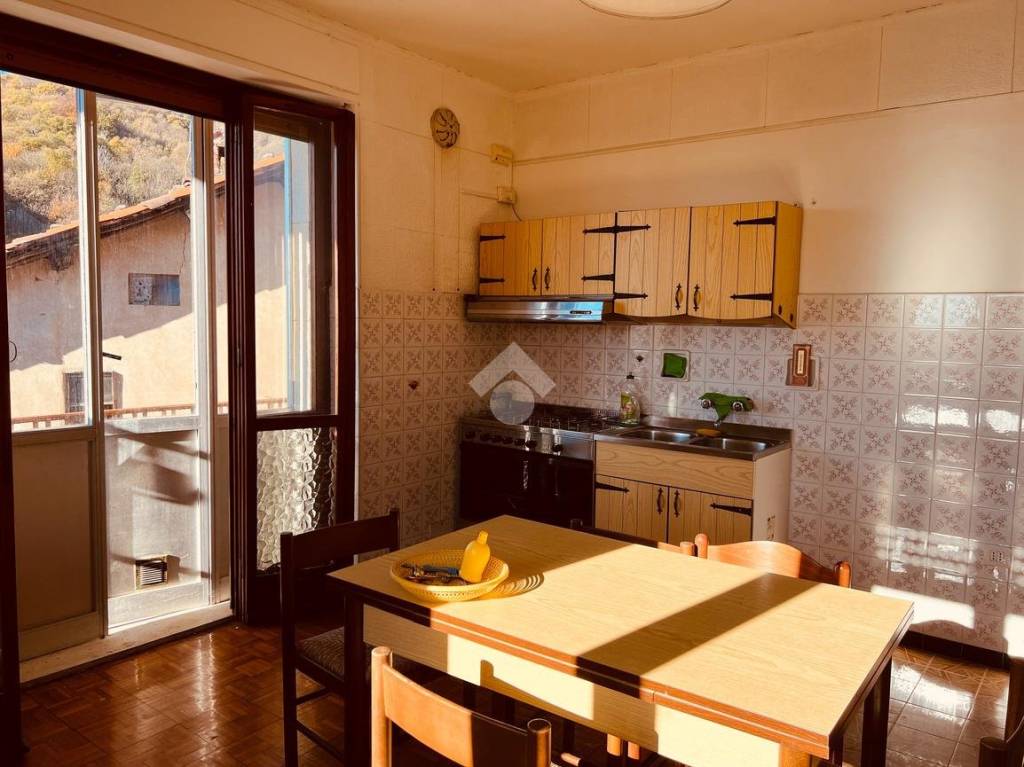 appartamento in vendita a Valdilana in zona Lora