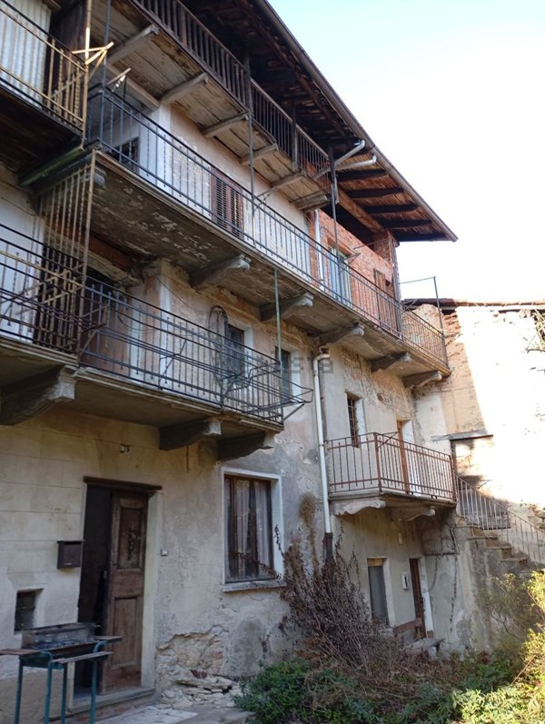 casale in vendita a Valdilana