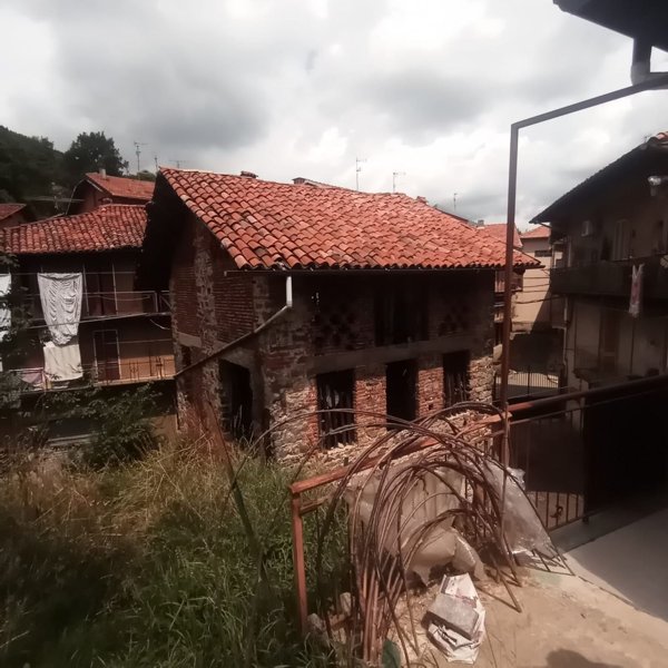 casa indipendente in vendita a Valdilana in zona Vico