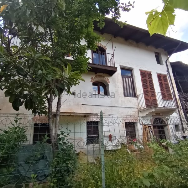casa indipendente in vendita a Valdilana in zona Bulliana