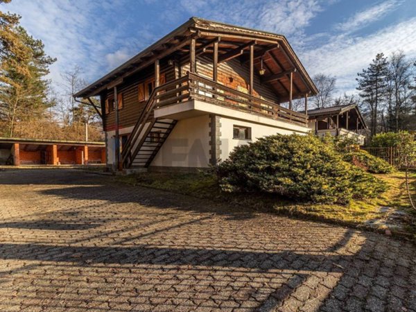 casa indipendente in vendita a Valdilana in zona Vico