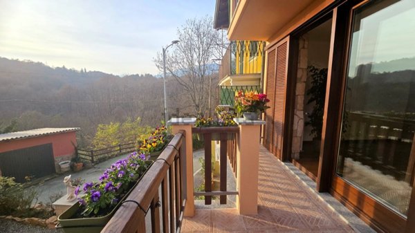 casa indipendente in vendita a Valdilana in zona Ponzone