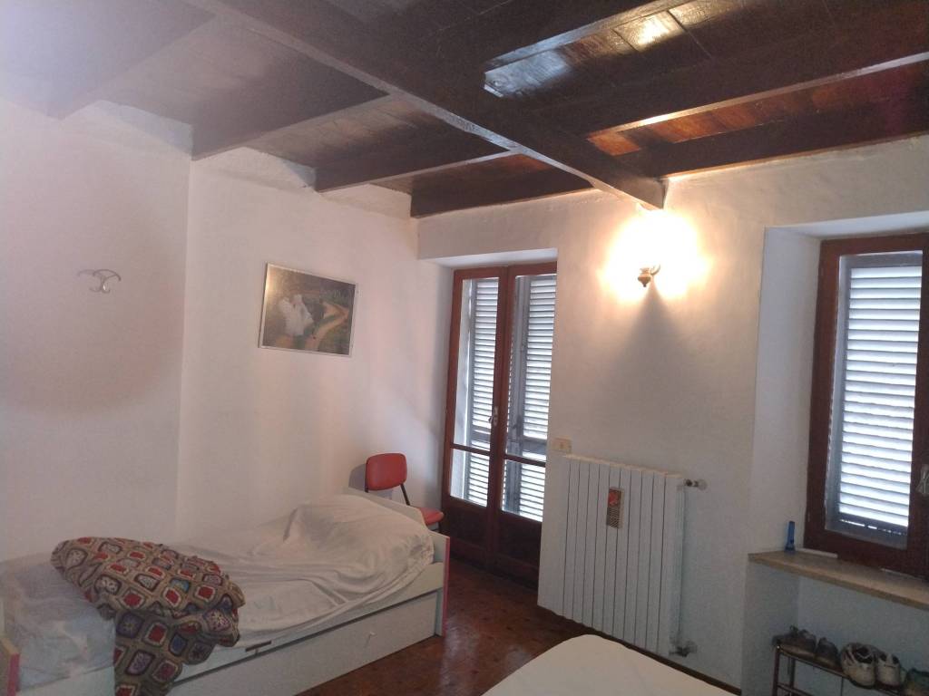 casa indipendente in vendita a Valdilana in zona Pratrivero
