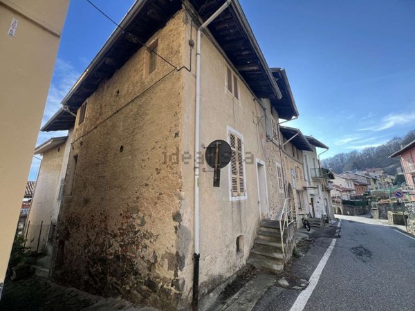 casa semindipendente in vendita a Valdilana in zona Bulliana