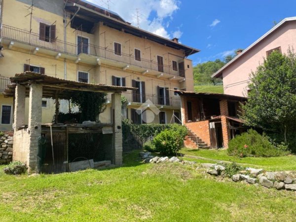 casa indipendente in vendita a Valdilana