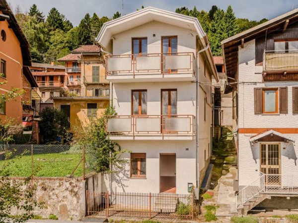 casa indipendente in vendita a Valdilana in zona Trivero