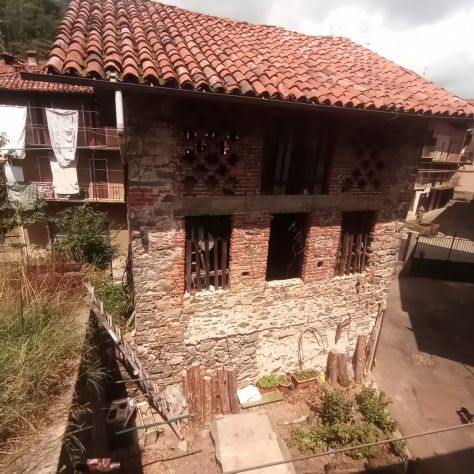 casa indipendente in vendita a Valdilana in zona Trivero