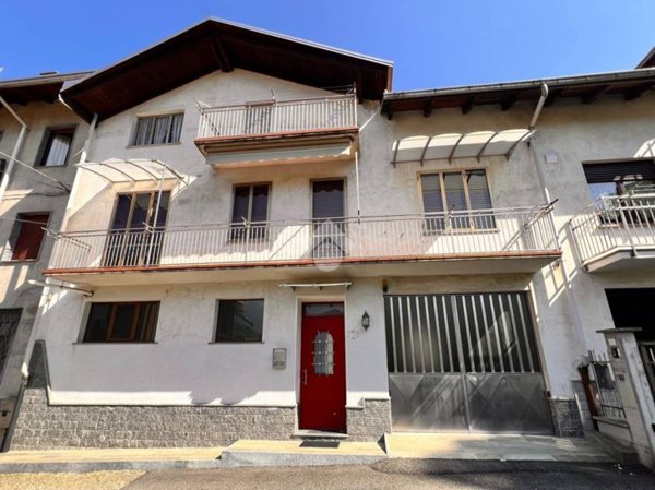 casa indipendente in vendita a Valdilana in zona Pramorisio