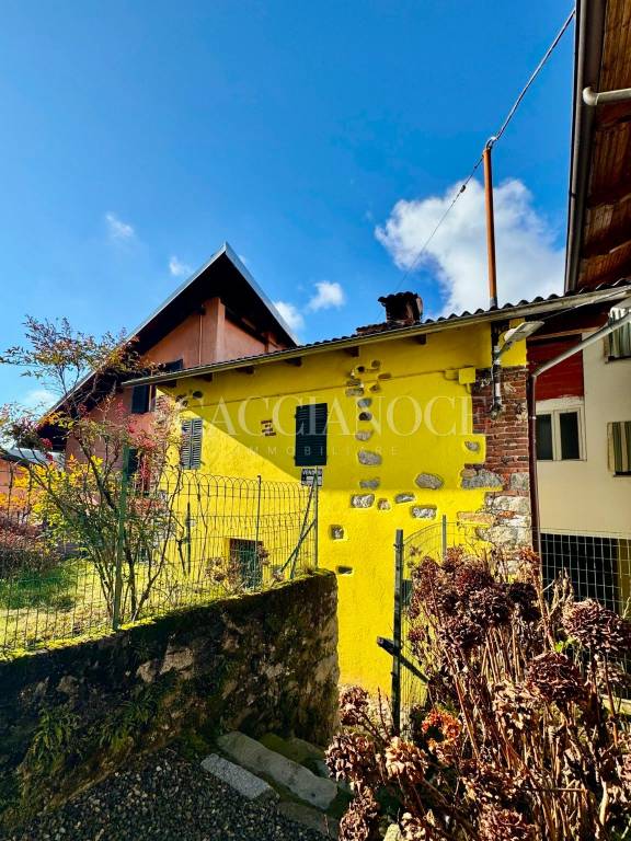 casa indipendente in vendita a Valdilana in zona Vico