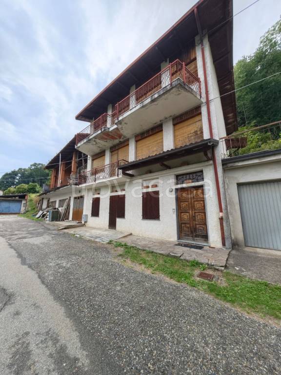 casa indipendente in vendita a Valdilana in zona Vico