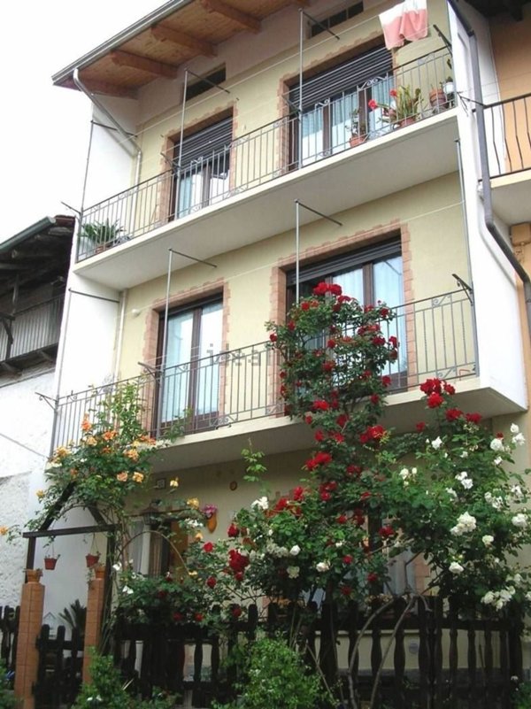 casa indipendente in vendita a Valdilana