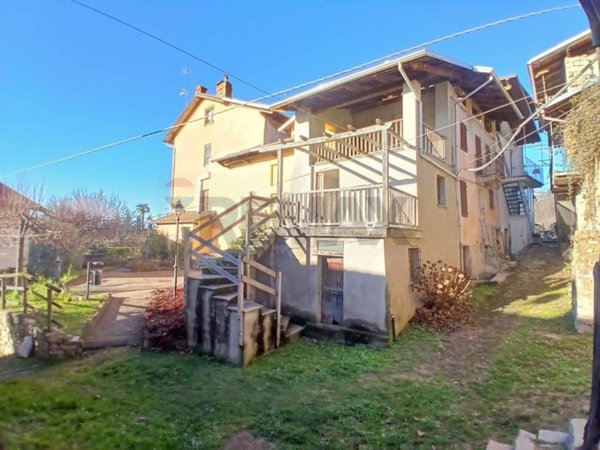 casa indipendente in vendita a Valdilana in zona Soprana