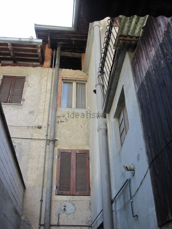 casa indipendente in vendita a Valdilana in zona Ponzone