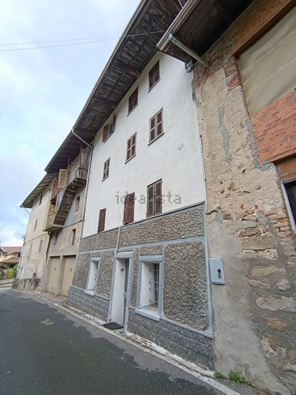 casa indipendente in vendita a Valdilana in zona Crocemosso