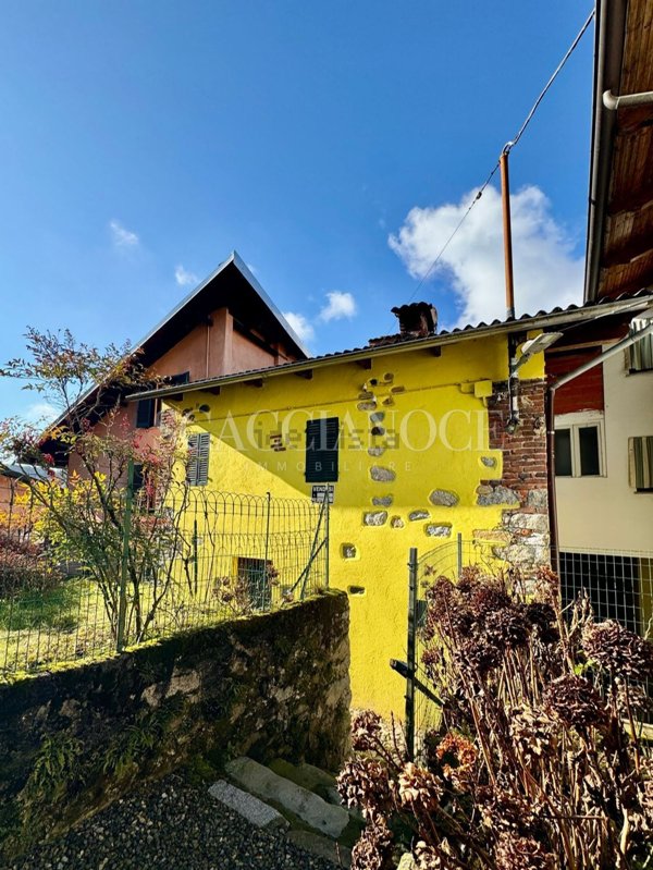casa indipendente in vendita a Valdilana in zona Vico