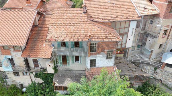 casa indipendente in vendita a Valdilana in zona Soprana