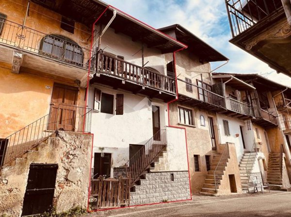 casa indipendente in vendita a Valdilana in zona Vaudano