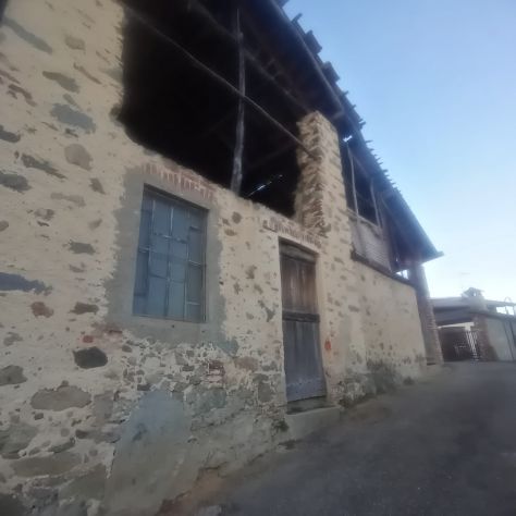 casale in vendita a Valdilana in zona Lora