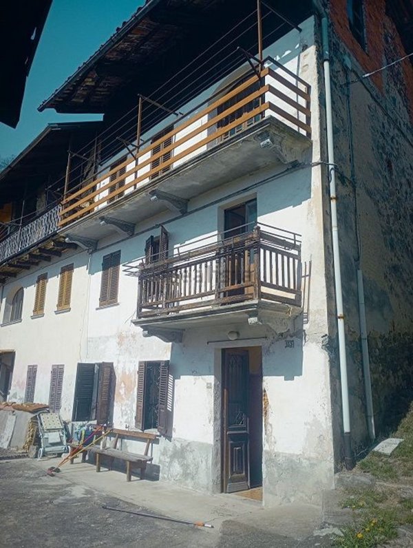 casa indipendente in vendita a Valdilana in zona Bulliana