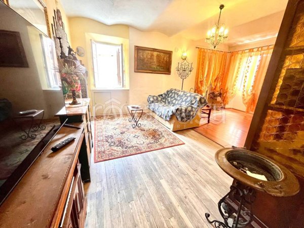 casa indipendente in vendita a Valdilana