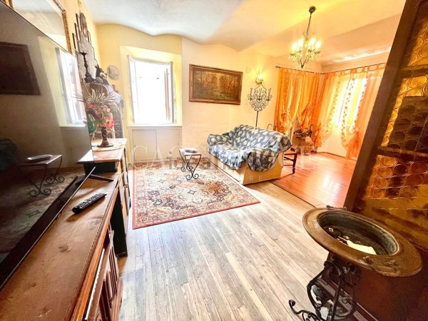 casa indipendente in vendita a Valdilana