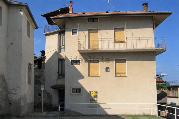 casa indipendente in vendita a Valdilana in zona Bulliana