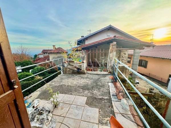 casa indipendente in vendita a Valdilana in zona Mosso