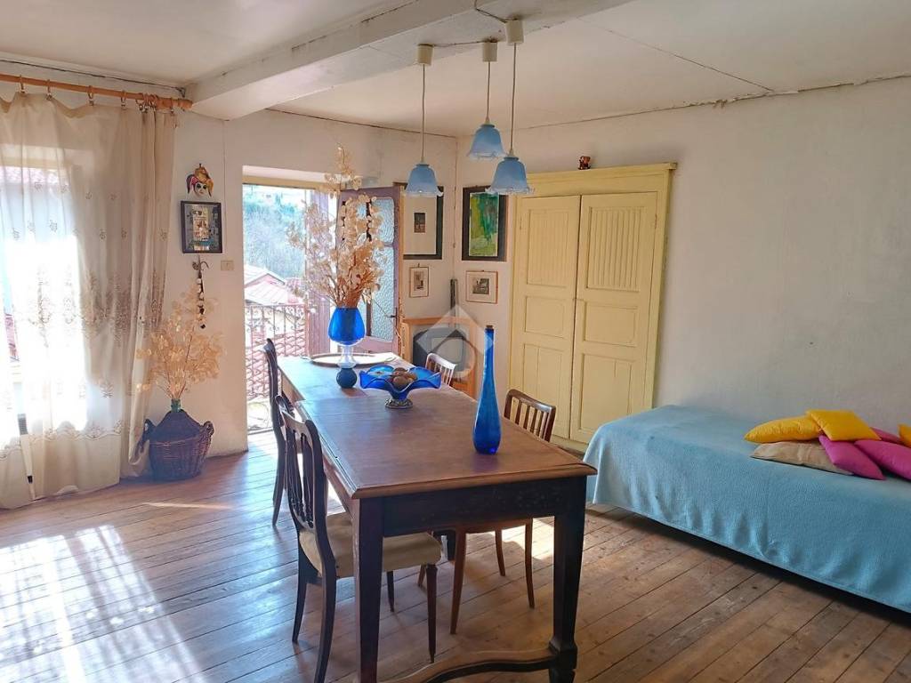 casa indipendente in vendita a Valdilana in zona Valle Mosso