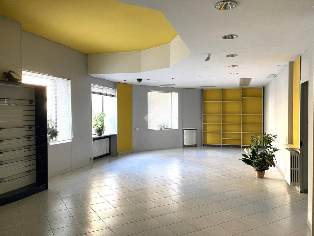 negozio in vendita a Valdilana in zona Valle Mosso