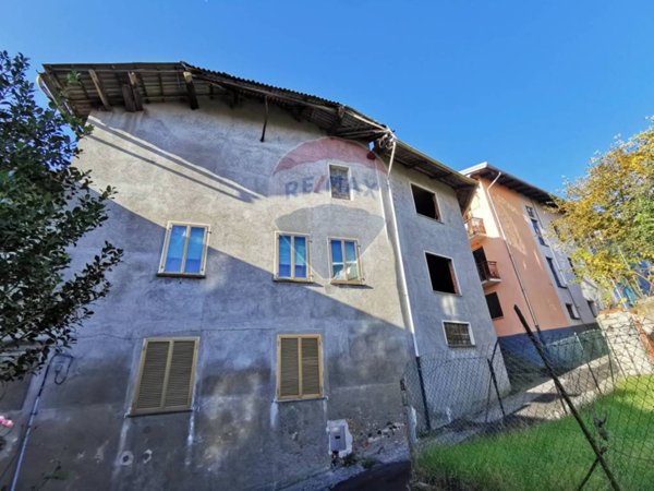 casa indipendente in vendita a Valdilana in zona Ponzone